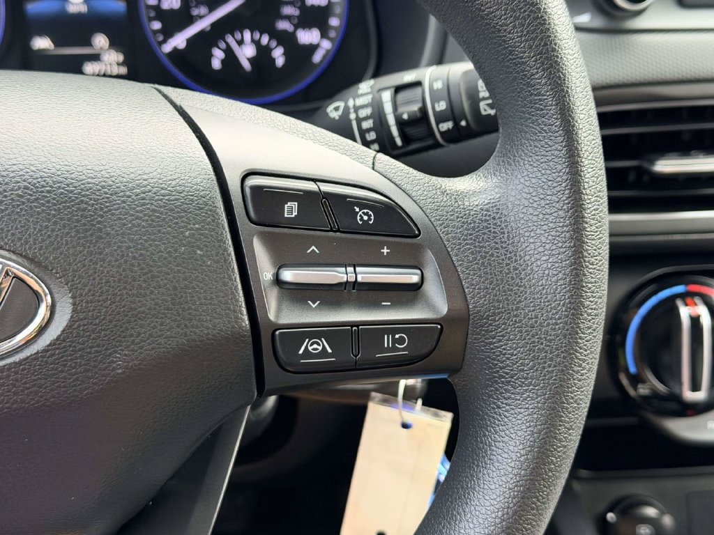 Used 2023 Hyundai Kona SE AWD/4WD image 7