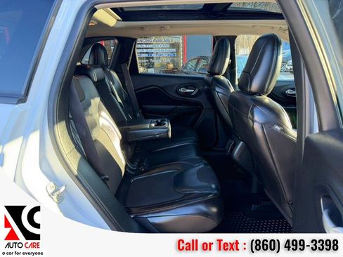 Used 2016 Jeep Cherokee Trailhawk w/ Comfort/Convenience Group image 12