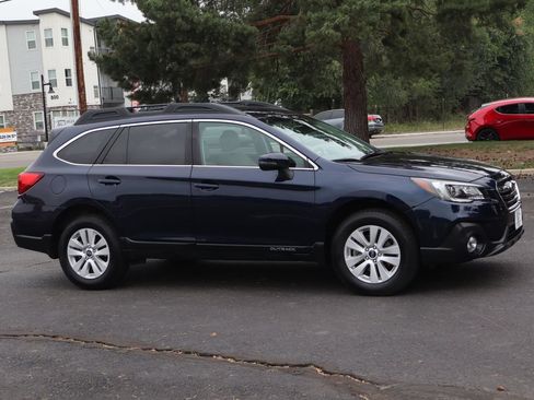 Used 2018 Subaru Outback 2.5i Premium AWD/4WD image 2