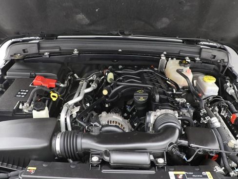 Used 2022 Jeep Wrangler Unlimited Sahara AWD/4WD image 24