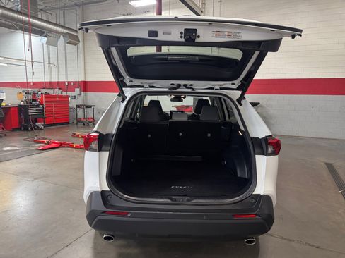Used 2020 Toyota RAV4 XLE w/ Convenience Package AWD/4WD image 34