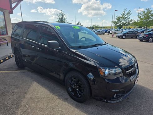 Used 2020 Dodge Grand Caravan SE image 3