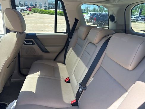 Used 2010 Land Rover LR2 HSE AWD/4WD image 9