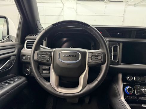 Used 2024 GMC Yukon XL Denali w/ Advanced Technology Package AWD/4WD image 31