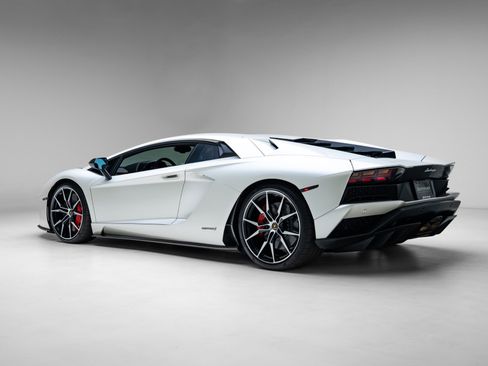 Used 2017 Lamborghini Aventador S image 26