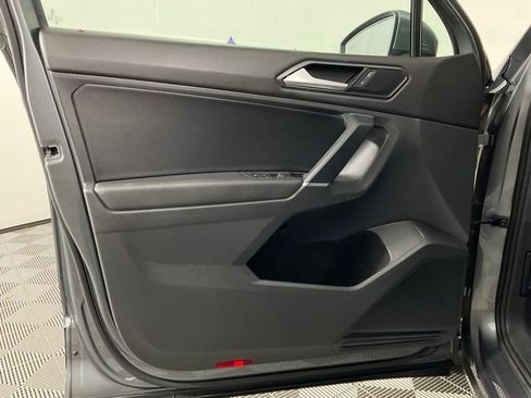Used 2018 Volkswagen Tiguan SE FWD image 12