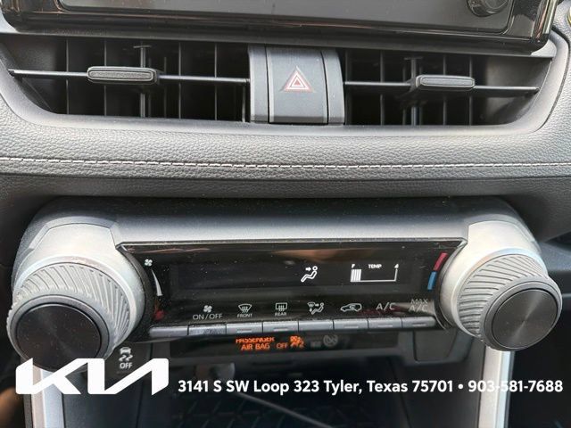Used 2019 Toyota RAV4 LE FWD image 18