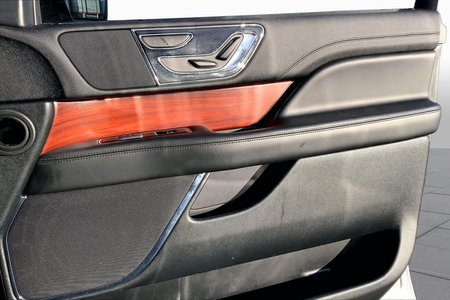 Used 2021 Lincoln Navigator 4WD image 23