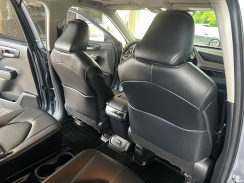 Used 2022 Toyota Highlander XLE AWD/4WD image 16