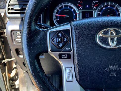 Used 2015 Toyota 4Runner SR5 AWD/4WD image 23