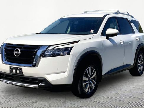 Used 2023 Nissan Pathfinder SL AWD/4WD image 3