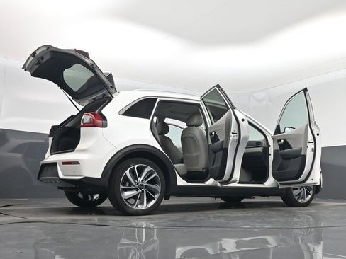 Used 2017 Kia Niro Touring image 60