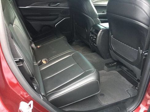 Used 2023 Jeep Grand Cherokee Limited w/ Black Appearance Package image 31