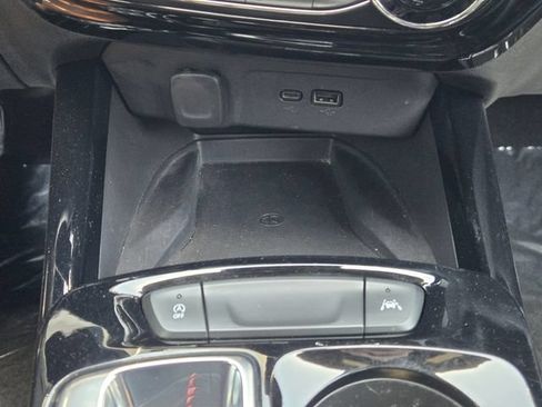 Certified 2025 Chevrolet Trax RS w/ Sunroof Package FWD image 14