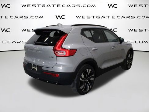 Used 2025 Volvo XC40 B5 Plus image 51