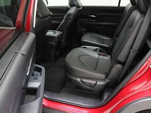 Used 2025 Toyota Grand Highlander AWD Hybrid image 30