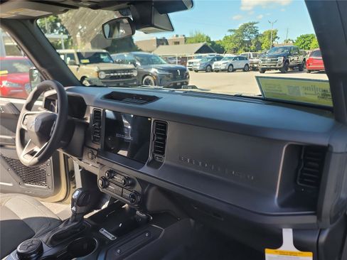 New 2025 Ford Bronco 4-Door image 19