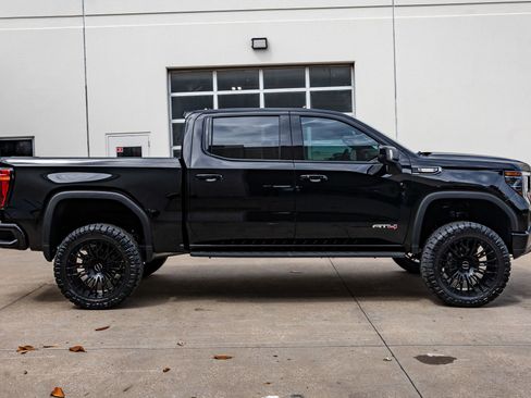 Used 2025 GMC Sierra 1500 AT4 w/ AT4 Premium Package AWD/4WD image 11