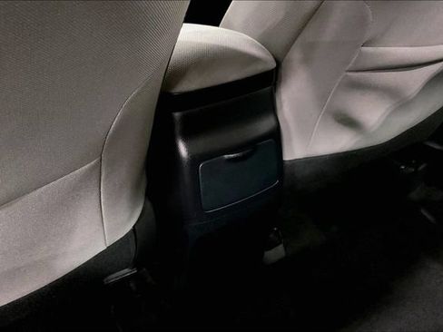Used 2015 Toyota Corolla LE FWD image 34