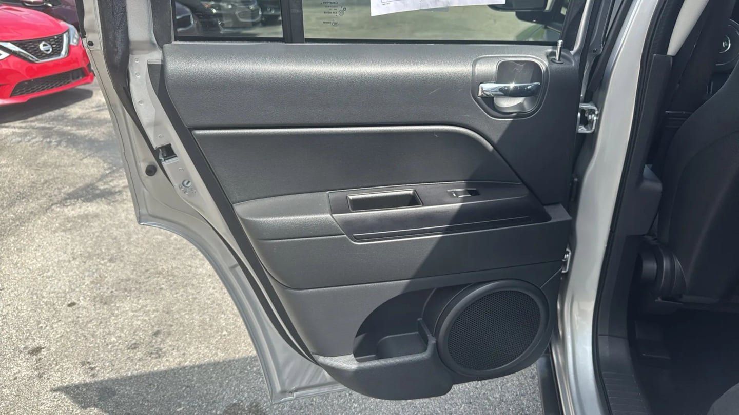 Used 2013 Jeep Compass Sport FWD image 17