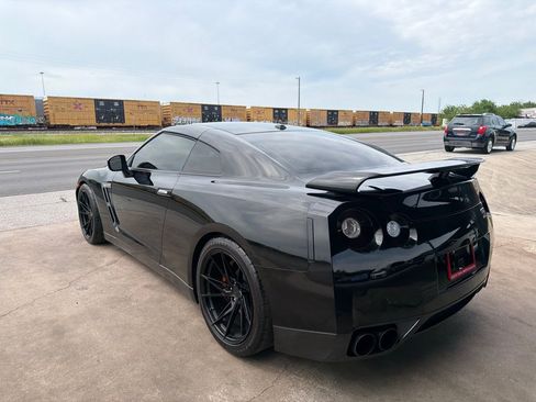 Used 2010 Nissan GT-R Premium AWD/4WD image 9