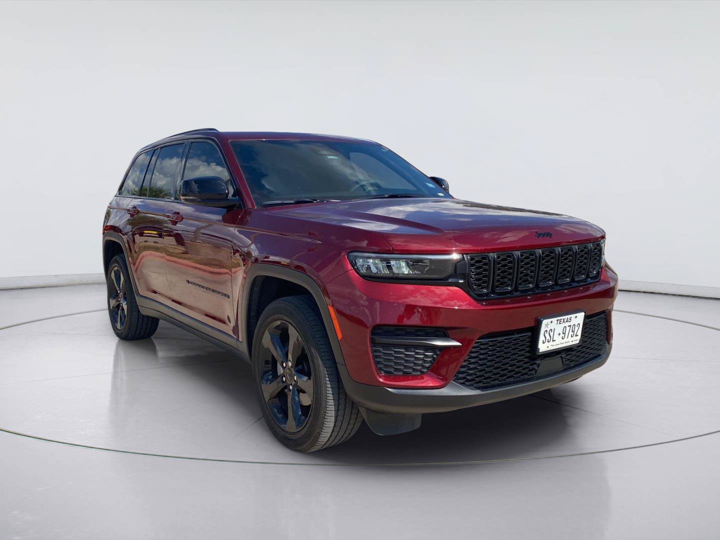 Used 2023 Jeep Grand Cherokee Altitude AWD/4WD image 7