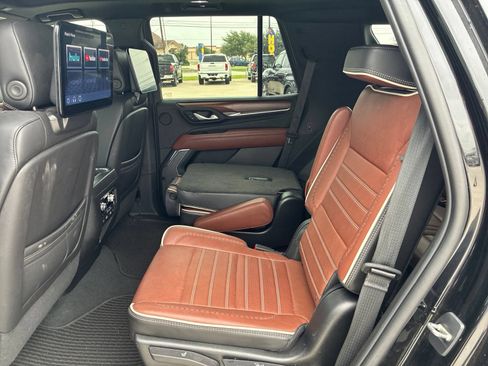 Used 2023 GMC Yukon Denali Ultimate AWD/4WD image 11