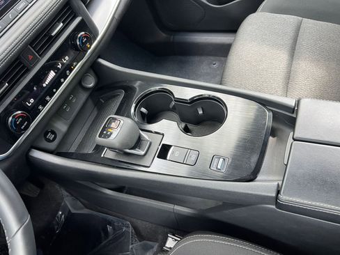 Used 2025 Nissan Rogue SV image 43