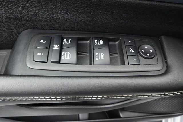 Used 2026 Chrysler Pacifica Limited FWD image 12