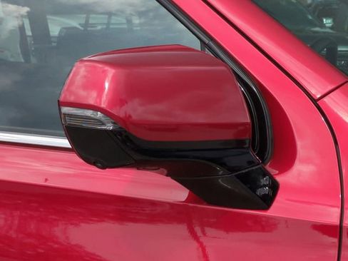 Used 2025 Chevrolet Tahoe High Country image 12