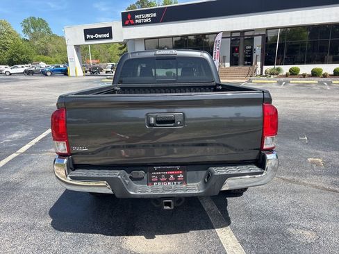 Used 2019 Toyota Tacoma SR5 RWD image 6