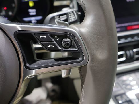 Used 2021 Porsche Macan Turbo AWD/4WD image 36