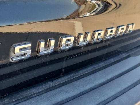 Used 2019 Chevrolet Suburban LT AWD/4WD image 12
