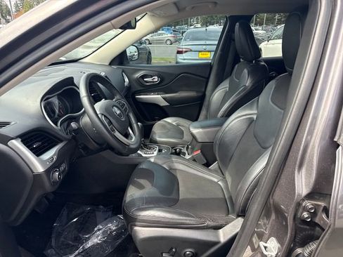 Used 2018 Jeep Cherokee Latitude Plus w/ Cold Weather Group AWD/4WD image 20