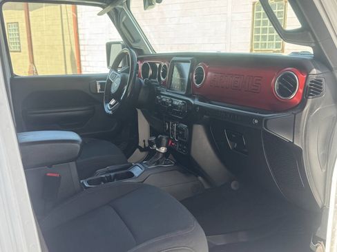 Used 2020 Jeep Wrangler Unlimited Rubicon AWD/4WD image 9