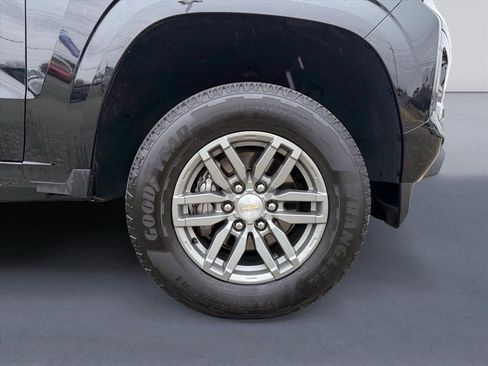 Used 2023 Chevrolet Colorado LT w/ LT Convenience Package II image 9