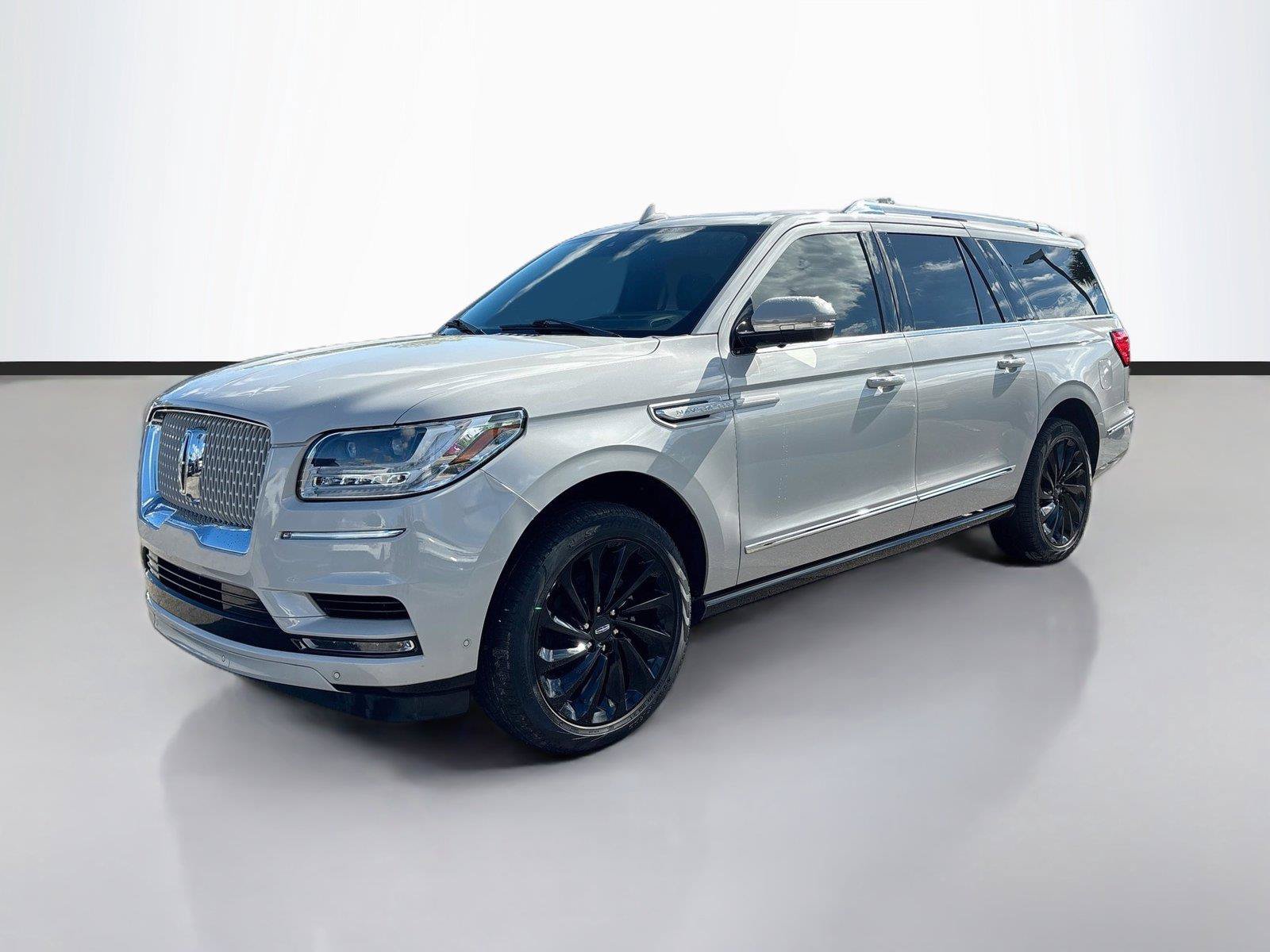 Used 2021 Lincoln Navigator L Reserve AWD/4WD image 3