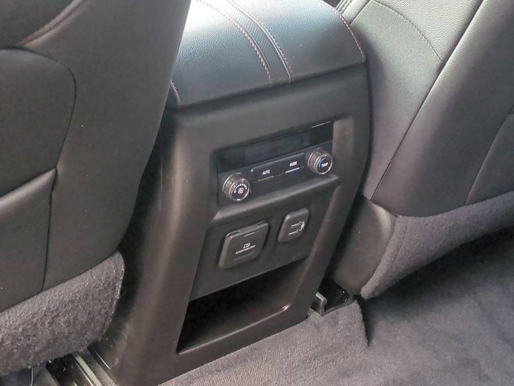 Used 2022 Chevrolet Traverse RS AWD/4WD image 26