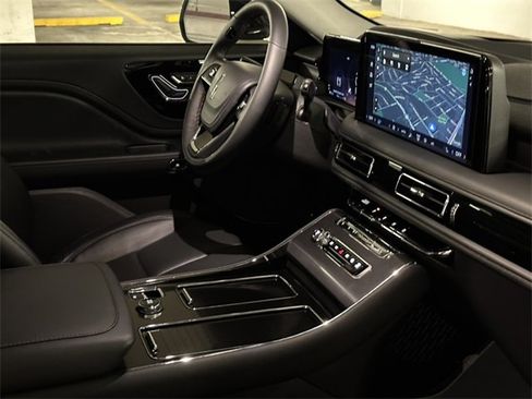 Used 2025 Lincoln Aviator AWD w/ Equipment Group 101A image 11