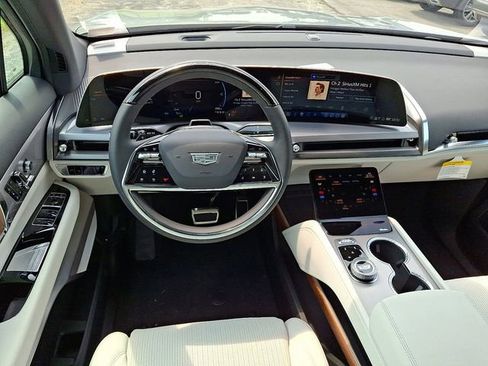 New 2026 Cadillac Vistiq Sport w/ LPO, Floor Liner Package image 7