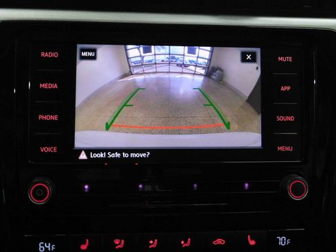 Used 2020 Volkswagen Passat 2.0T SE FWD image 34