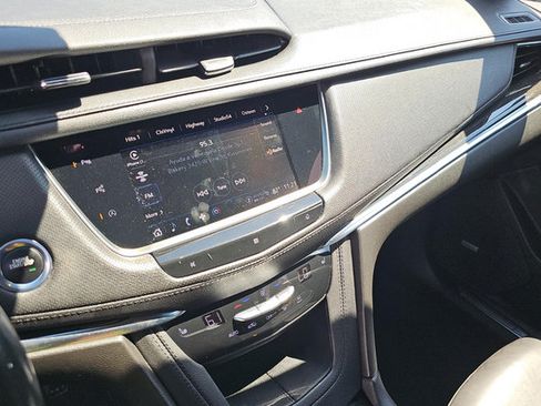 Used 2021 Cadillac XT5 Premium Luxury FWD image 11