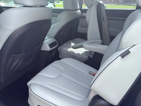 Used 2023 Hyundai Palisade SEL w/ Premium Package AWD/4WD image 12