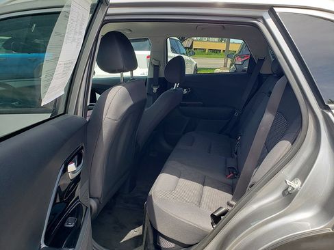 Used 2022 Kia Niro LXS FWD image 11