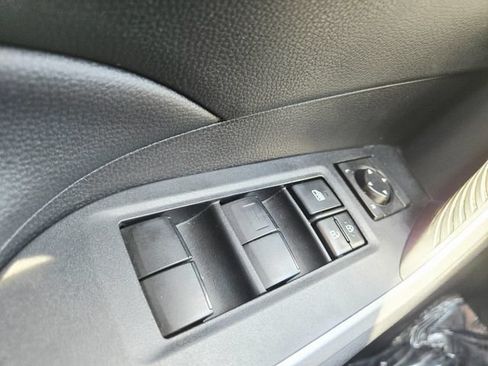 Used 2021 Toyota RAV4 LE AWD/4WD image 30