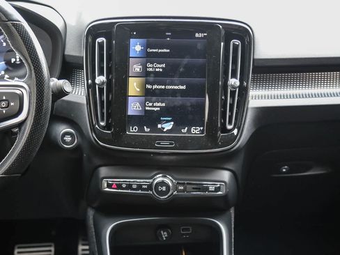 Used 2019 Volvo XC40 T4 R-Design FWD image 13