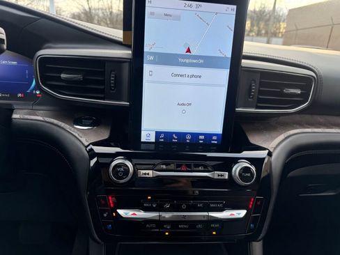 Used 2022 Ford Explorer Platinum w/ Technology Package image 11