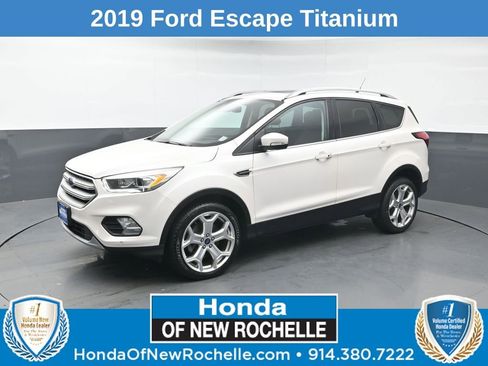 Used 2019 Ford Escape Titanium image 1