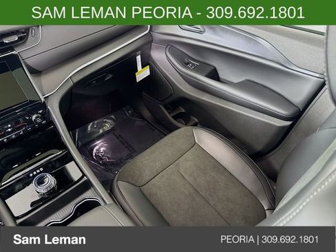 New 2025 Jeep Grand Cherokee L Altitude image 23