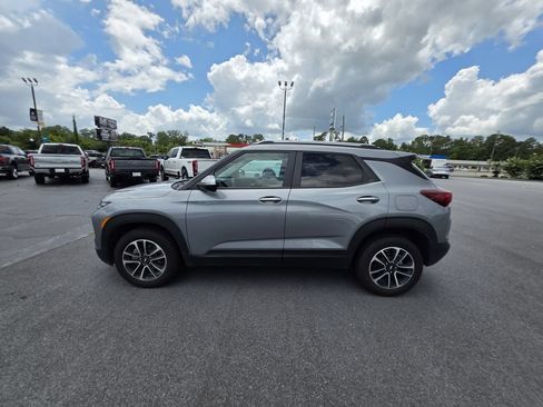 Used 2024 Chevrolet TrailBlazer LT AWD/4WD image 2